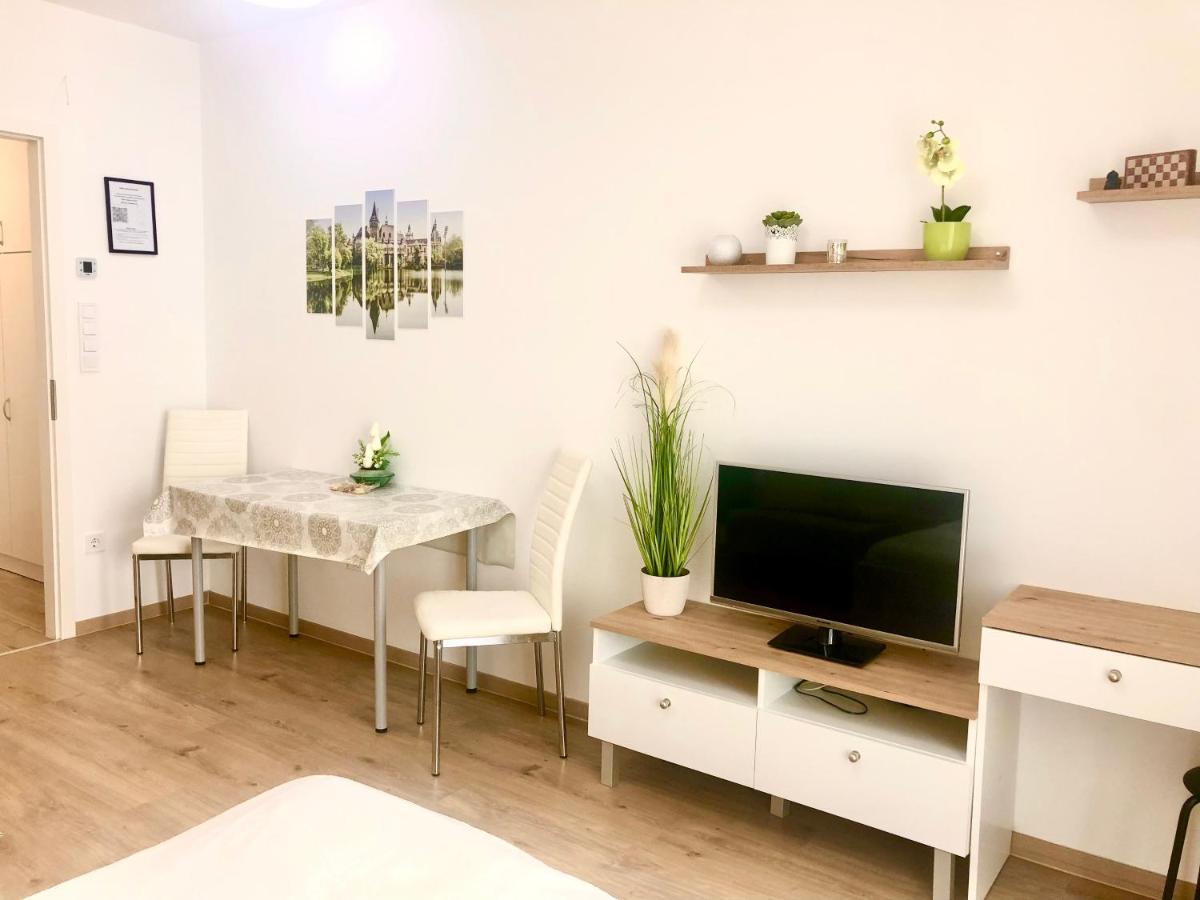Sweet Home Apartman , 30Sqm Studio, Free Private Parking, Mountain View, Balcony, 20 Min From Downtown Budapeste Exterior foto