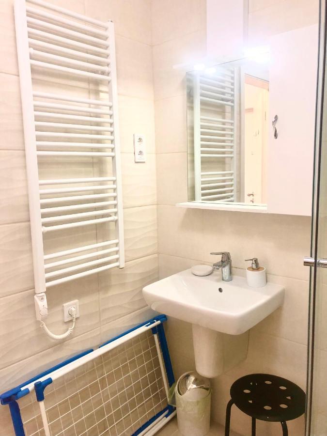 Sweet Home Apartman , 30Sqm Studio, Free Private Parking, Mountain View, Balcony, 20 Min From Downtown Budapeste Exterior foto