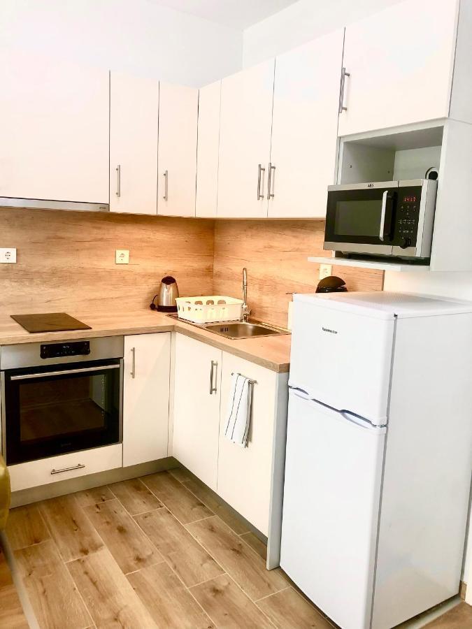 Sweet Home Apartman , 30Sqm Studio, Free Private Parking, Mountain View, Balcony, 20 Min From Downtown Budapeste Exterior foto