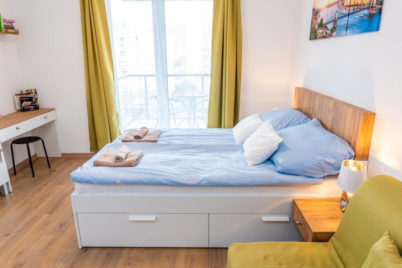 Sweet Home Apartman , 30Sqm Studio, Free Private Parking, Mountain View, Balcony, 20 Min From Downtown Budapeste Exterior foto