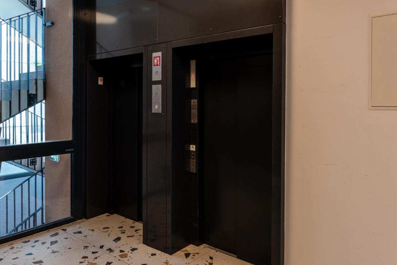 Sweet Home Apartman , 30Sqm Studio, Free Private Parking, Mountain View, Balcony, 20 Min From Downtown Budapeste Exterior foto