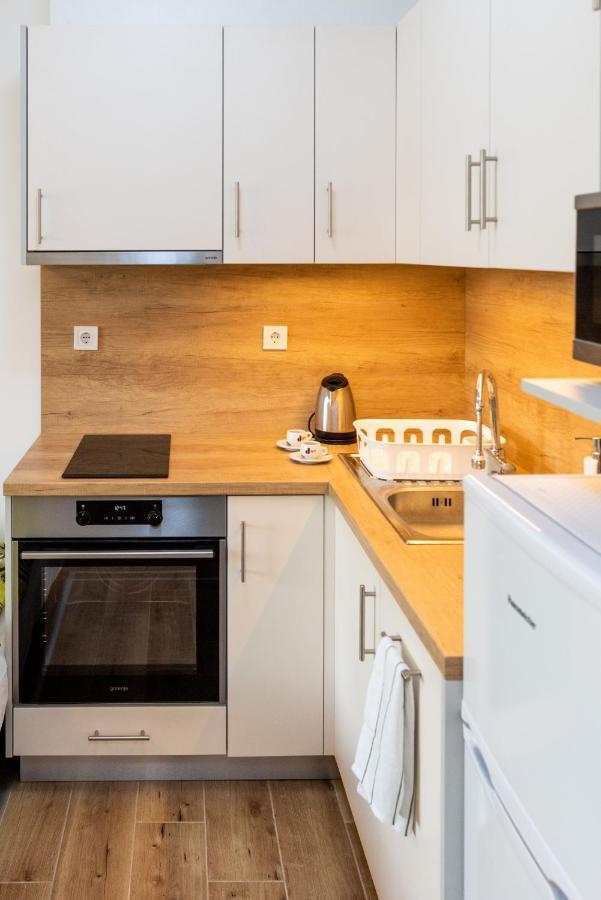 Sweet Home Apartman , 30Sqm Studio, Free Private Parking, Mountain View, Balcony, 20 Min From Downtown Budapeste Exterior foto