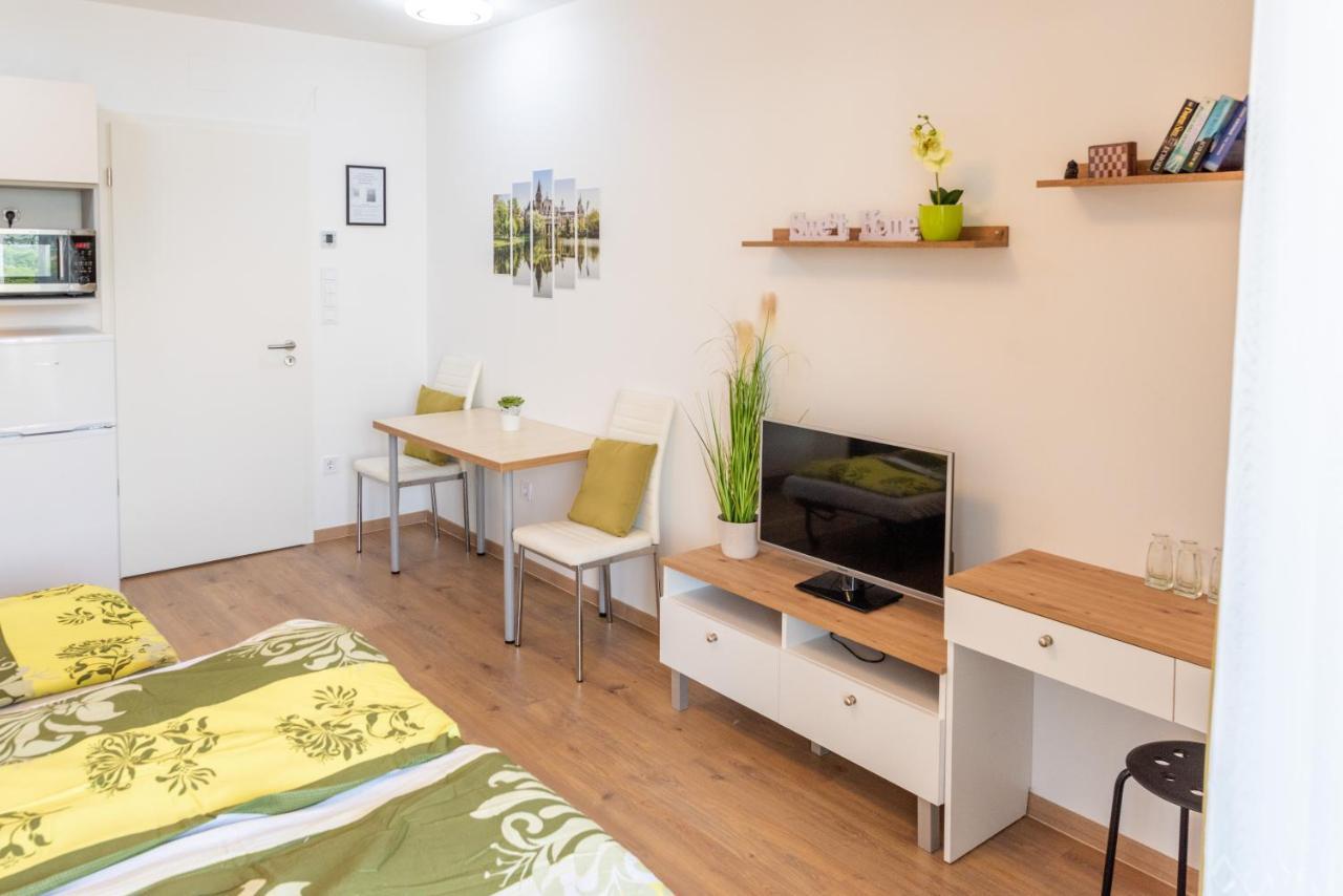 Sweet Home Apartman , 30Sqm Studio, Free Private Parking, Mountain View, Balcony, 20 Min From Downtown Budapeste Exterior foto